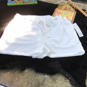NWT Savion White Summer Short Shorts Tie Waist Grommets Texture XL